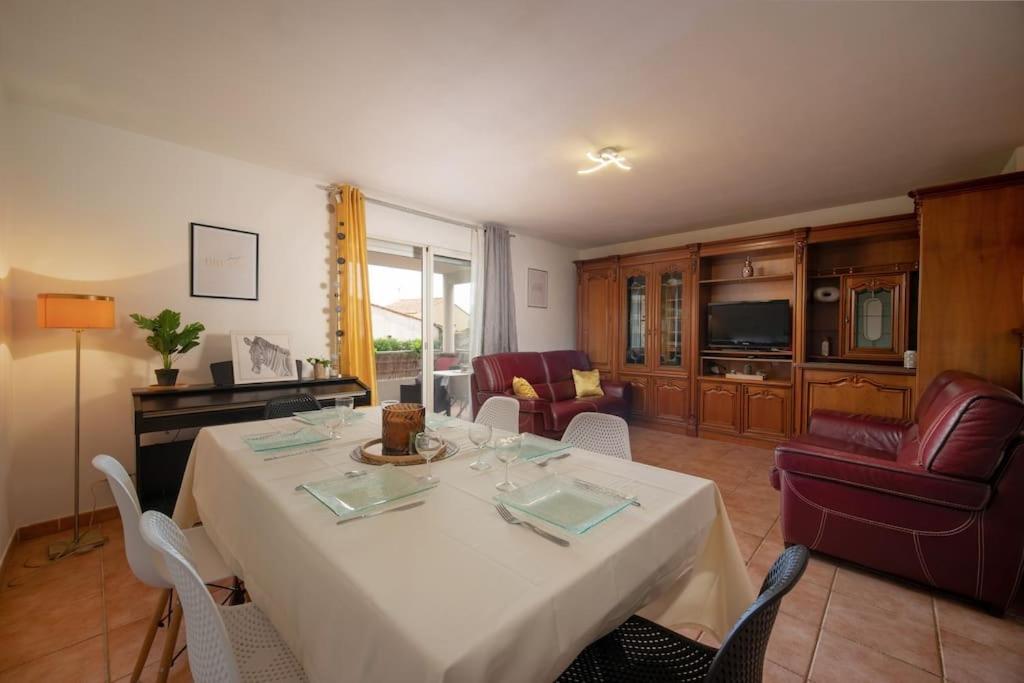Appartement Tout Equipe Terrasse Et Parking Prive Marseilles Exterior foto